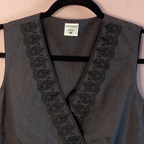 Motherhood - Embroidered, Sleeveless, V-neck, maternity top, Size Small - Picture 2 of 7